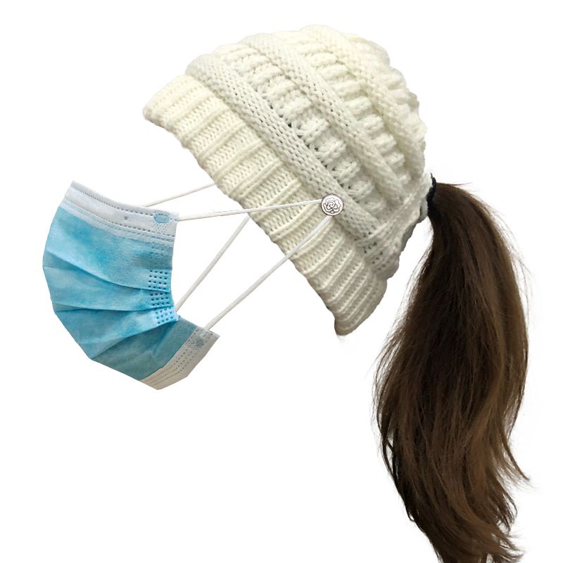 czapka-zimowa-na-kucyk-biala87cfff086f59437689b9a690295070ea