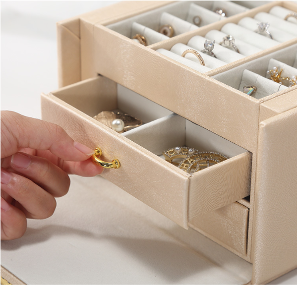 wielopoziomowa-szkatulka-lelani-kuferek-na-bizuterie-l-bezowo-zlotab4302228d9e34f62a2b0f6f5b4276e1e